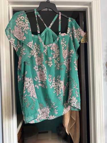 Torrid 3 3x W grün Flrl SS Crinkle Chiffon Cold Shoulder überkreuzte Träger Neu mit Etikett - Bild 3 von 7