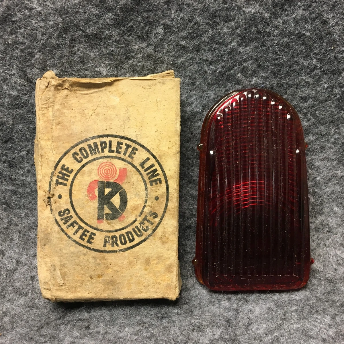 Purchase 1949 CHEVROLET GLASS TAIL LIGHT LENS, LYNX EYE T-336 RIGHT OR LEFT IN BOX in Tyler