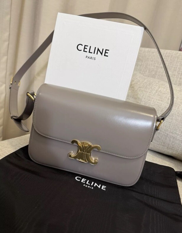 Authentic CÉLINE Triomphe medium Bag 22cm *NEW with Minor