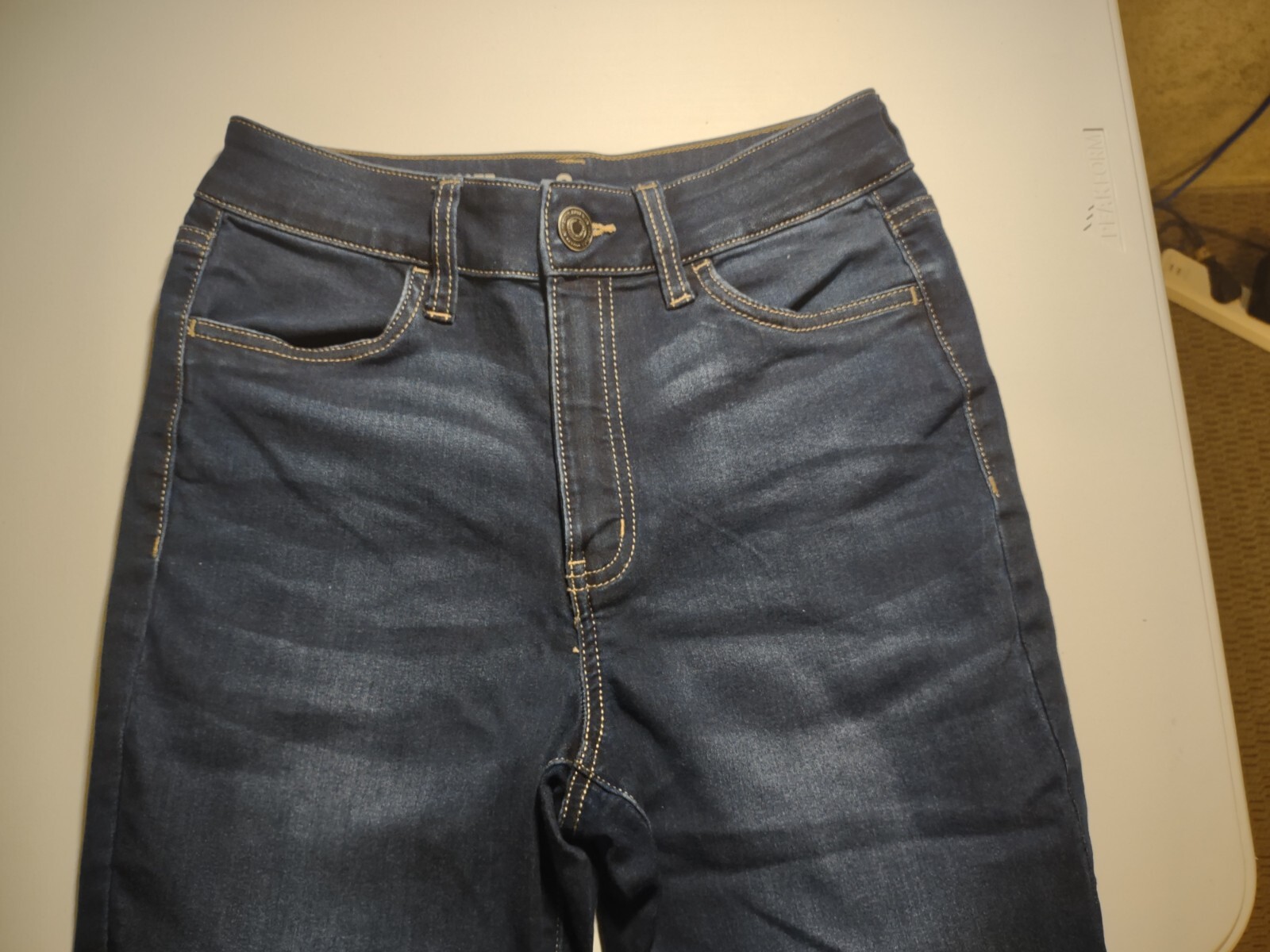- Ultimate High Rise Jegging - Size 7 Medium - Distressed