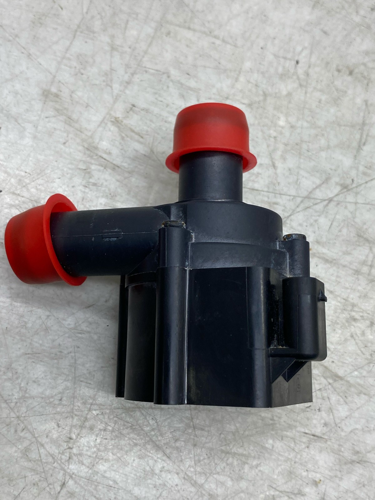 2020-2025 ASTON MARTIN DBX ELECTRIC AUXILIARY COOLANT WATER PUMP 705504040 OEM
