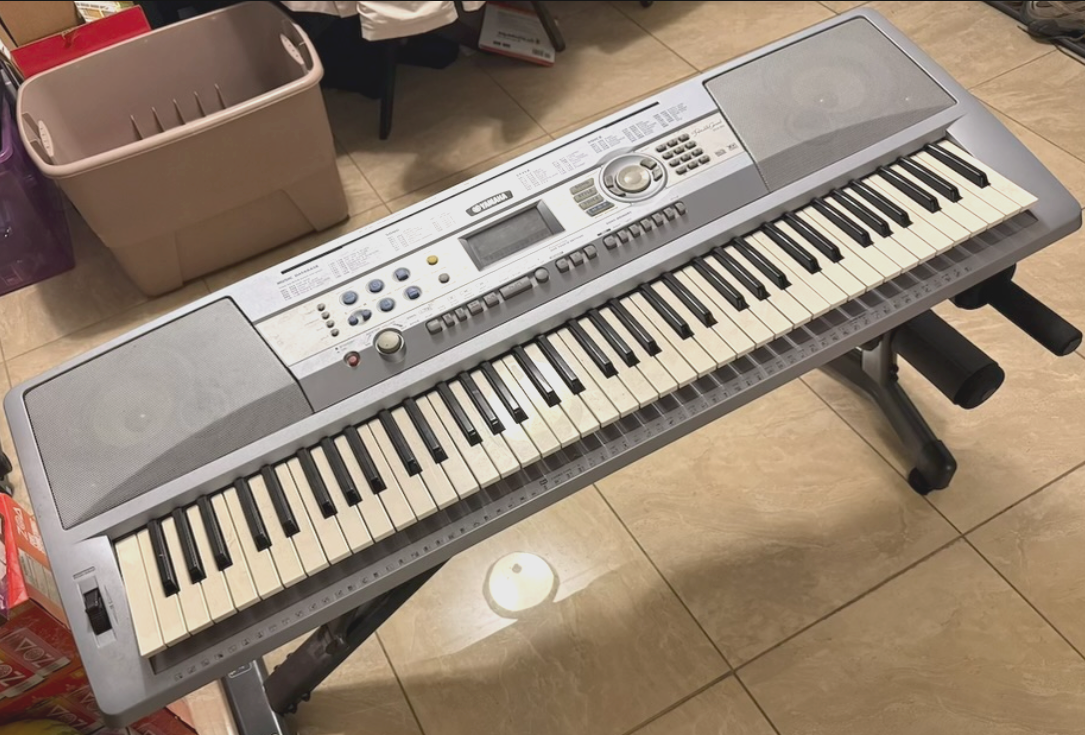 Yamaha Portable Grand DGX-202 76-Key Digital Keyboard | No AC