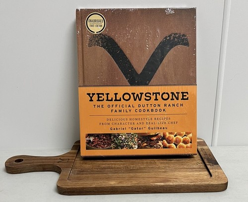 Yellowstone The Official Dutton Ranch Cookbook Gift Set - Foto 2 di 3