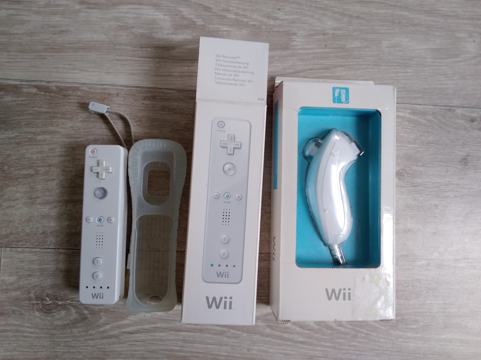 nintendo wii manette en boite complet officiel nintendo etat tbe nunchuck neuf