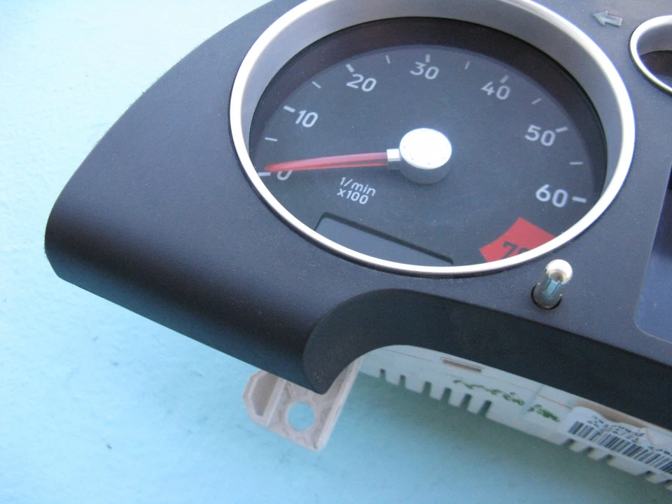 AUDI TT 2001 02 CUADRO DE INSTRUMENTOS VELOCÍMETRO KMH KM/H KPH 8N1920880 8N1920880D Foto 2 de 4