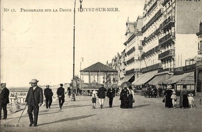 Postcard Heist Heyst Knocke sur Mer West Flanders, walk on the dike - 4982654