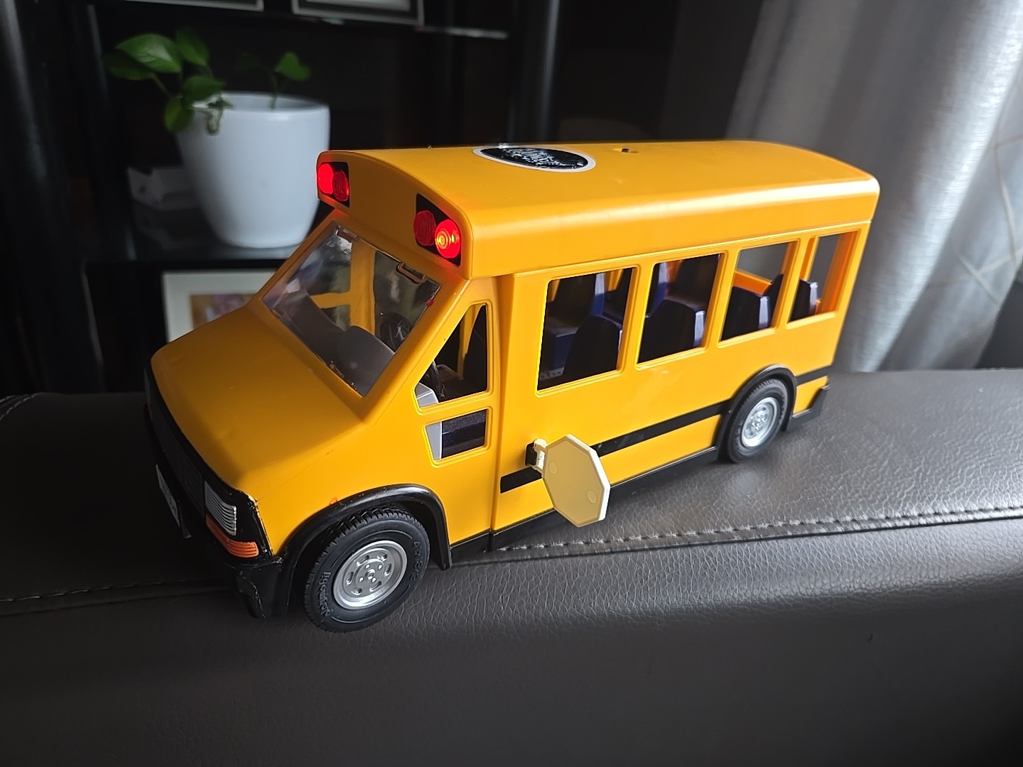 2011 PLAYMOBIL School Bus Yellow Flashing Lights  PM 5940