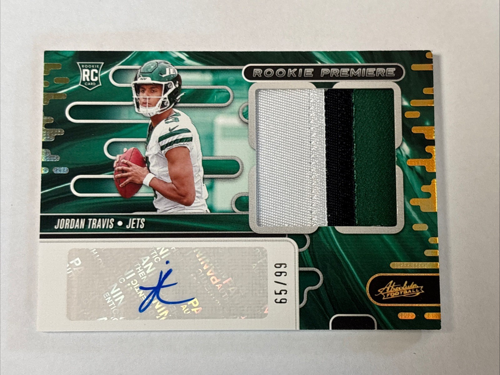 Jordan Travis Panini Absolute Rookie Premiere Materials Autographs #RPMAJTS Base