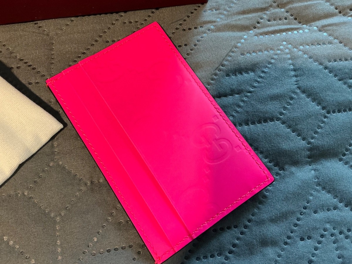 Gucci GG leather rubber effect neon pink card holder (limited
