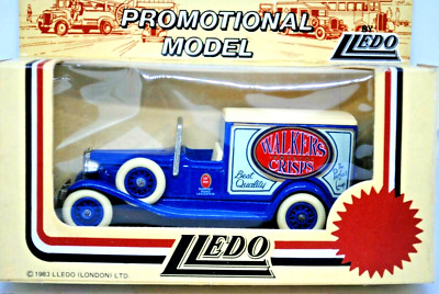 LLEDO DG22 1933 PACKARD TOWN Van in WALKERS POTATO CRIPS Promotion Livery MIB