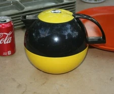 Crown Corning Thermique Thermos Round Ball Black & Yellow Modern 1QT glass lined