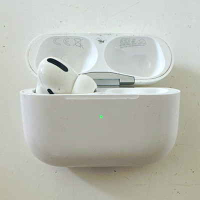 Apple AirPods Pro In-Ear Bluetooth Kopfhörer mit Ladecase Weiß (A2190)