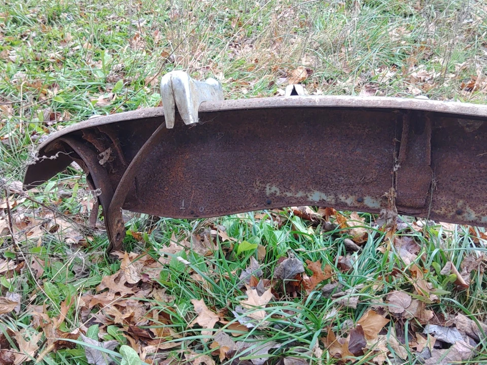 1946 1947 1948 Plymouth P 15 parachoques trasero especial de lujo con protector de piedra OEM Foto 3 de 4