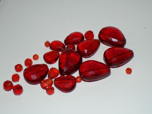 Vintage Cherry Red Faceted Bead Beads [258w]