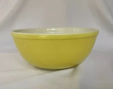 Vintage Pyrex Mixing Bowl Yellow #404 4 quart 