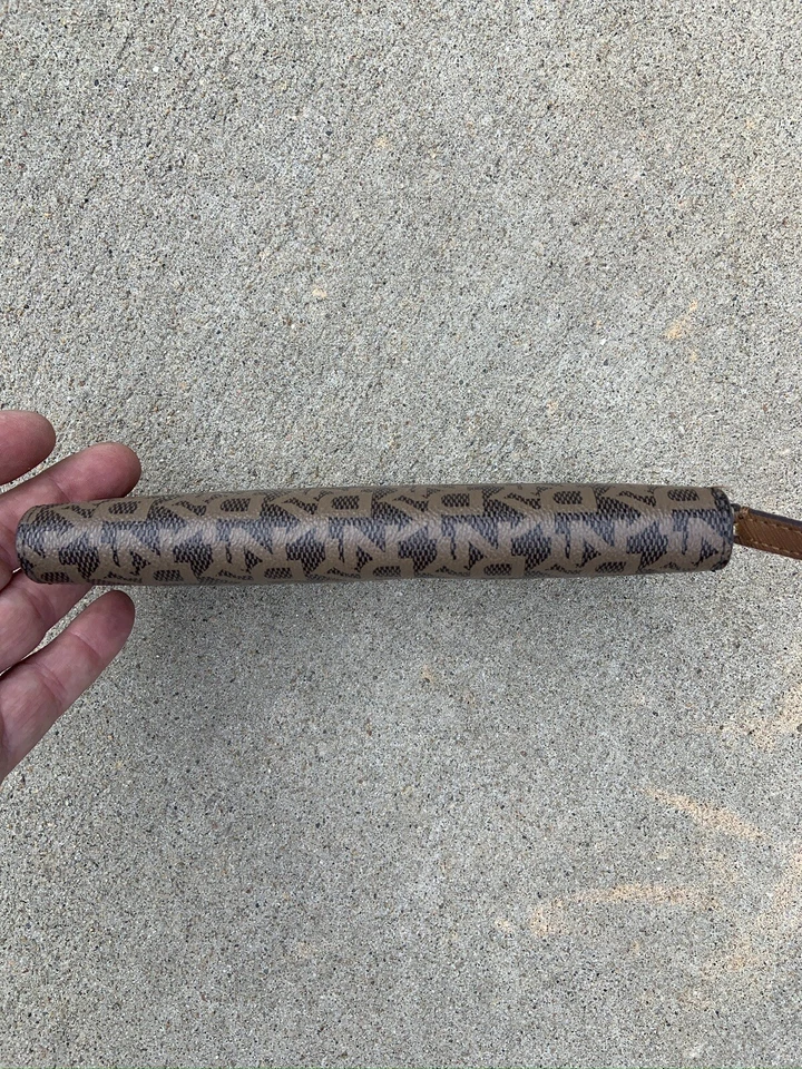 DKNY Marrón Signature - Lona Recubierta - Cremallera Alrededor - Cartera Continental Foto 3 de 4