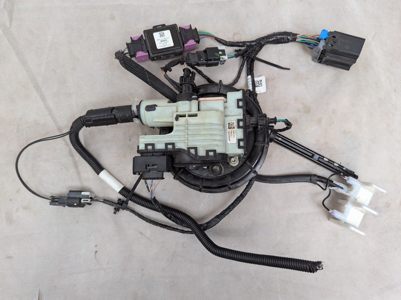 Diesel Exhaust Fluid (DEF) Pump / Harness /Sens fits: 2014 Chevrolet Cruze OEM