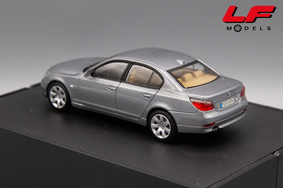1:43 BMW 5 Serires 2003 Grey Met. - Kyosho - Immagine 2 di 3