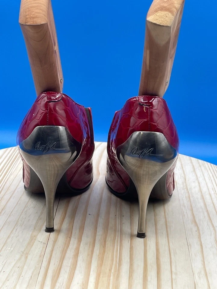 Donald Pliner Stiletto Heel Women's Sz 7M Red Embossed Patent Leather Point Toe - Image 3 of 4