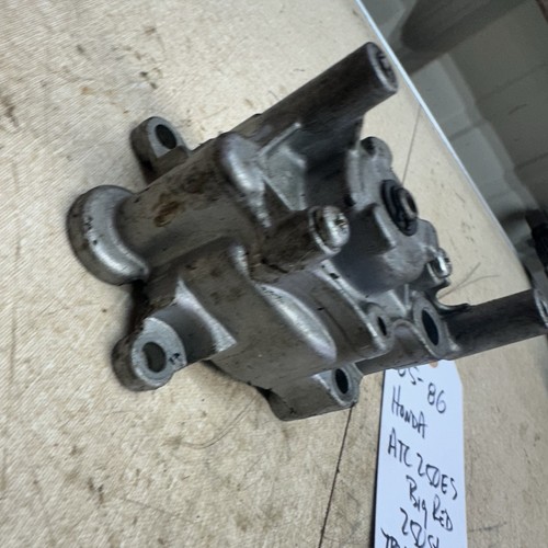 85- 93 HONDA OEM Big Red ATC 250ES 250SX TRX 250 300 Oil Pump Cover - Foto 5 di 23