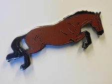 Breyer NEW * Voyeur Pin * Enamel Bay Bristol Jumping Traditional Model Horse