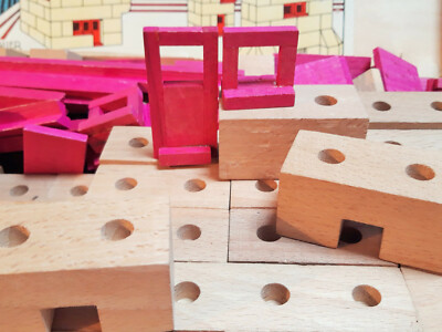 Jeu de construction en bois composé de 9 formes en hêtre naturel