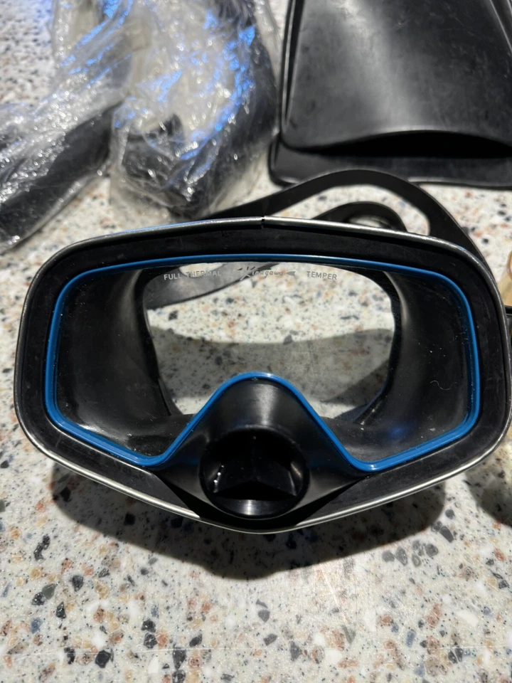 DEEP SEE Snorkel,Mask And Flippers Set Tempered Glass Lot Of 2 Sets - Image 3 of 4