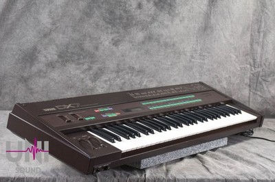 YAMAHA DX7 Digital Programmable Algorithm Synthesizer in Good