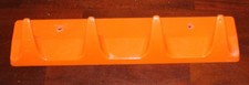 Orange Gaderobenhaken, noch aus DDR, leichte Gebrauchsspuren (o1)