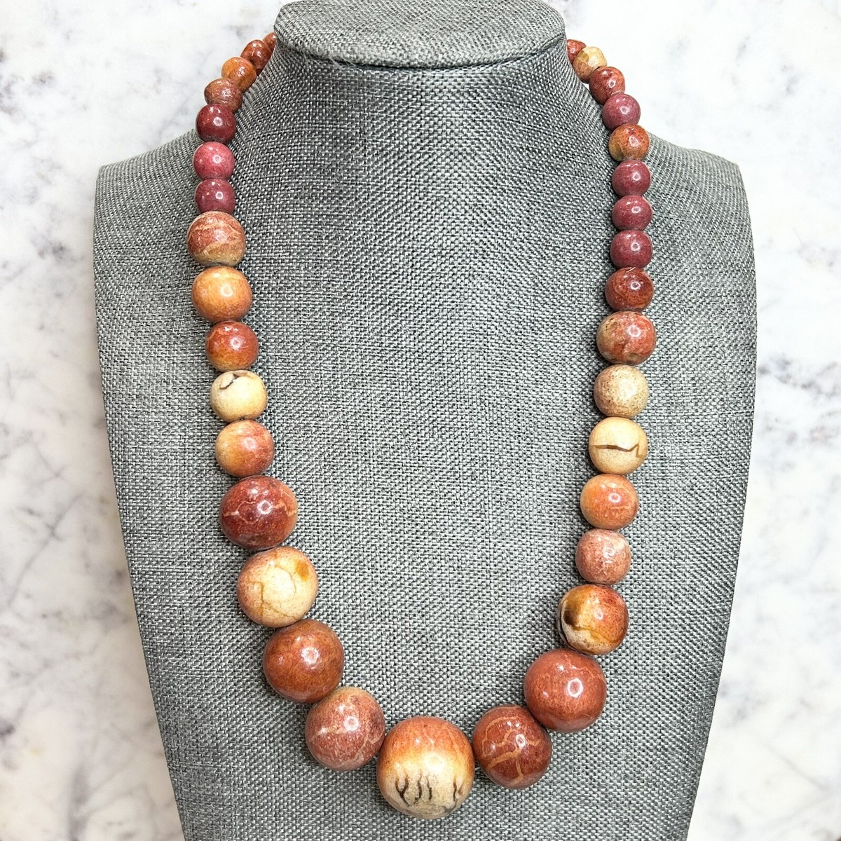 Vintage Apple Coral 9-22mm Graduating Bead Necklace 19” Twisting Barrel  Clasp