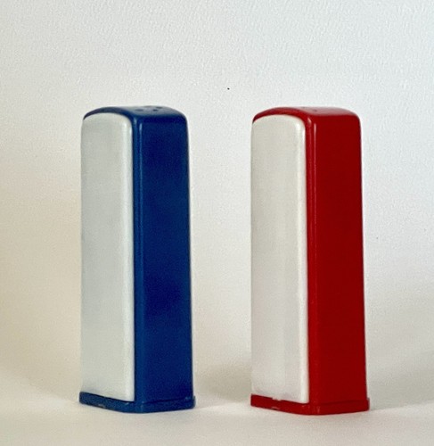 ⛽️ESSO Gasoline SALT and PEPPER SHAKERS Red Blue Plastic Complete Vintage 1950s - Picture 6 of 12