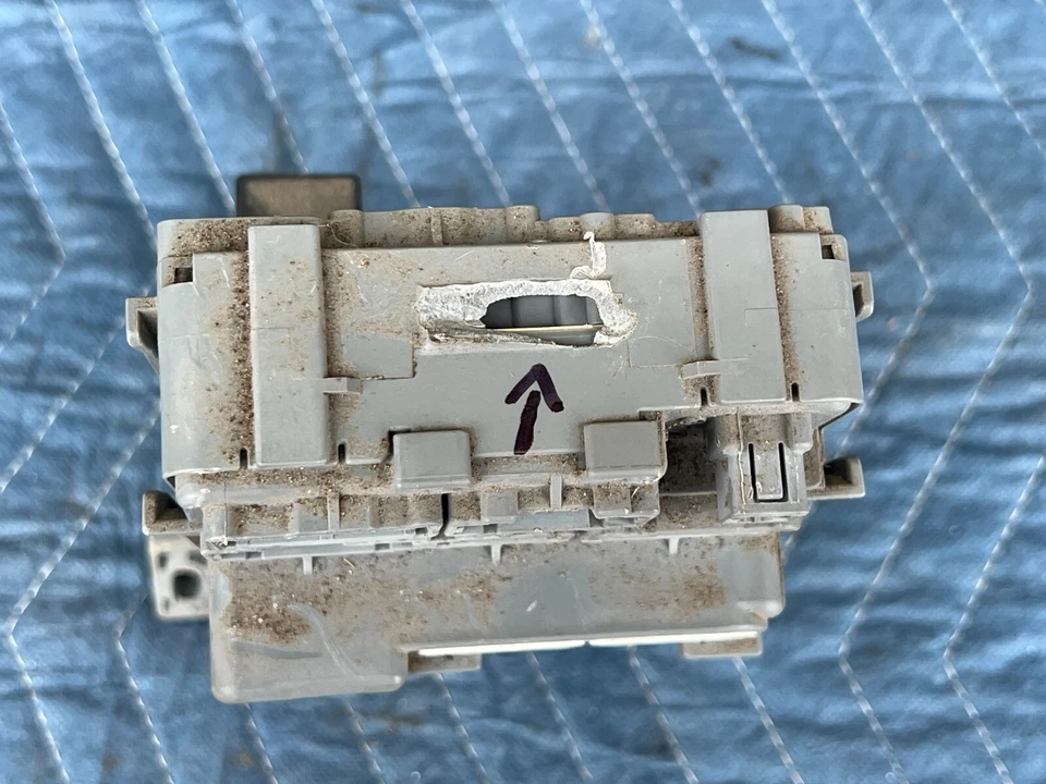 2003-2006 Honda Element DX Dash Fuse Box Interior Relay Unit Assembly #1689CN - Image 2 of 4