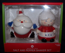 Santa and Mrs Claus Christmas Salt and Pepper Shakers NIB 4" 2012 Target