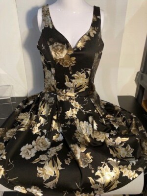 GORGEOUS WOMEN'S BLACK WITH FOIL FLOWER DRESS FRANCESCA'S NEW SMALL