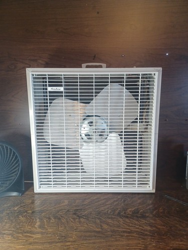 Vintage Air King Box Fan. Model P 20E Works and Has Been Cleaned Well Heavy-duty - Picture 4 of 16