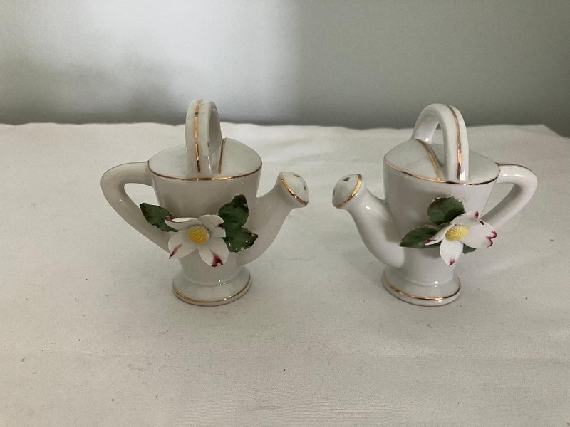 Unique White Watering Can w/raised flower & leaves vintage salt & pepper shakers
