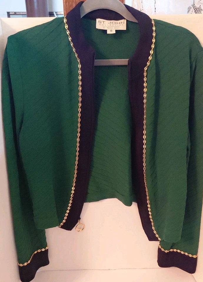 Chaqueta St. John Marie Gris Bosque Verde Borde Negro Adornos Dorados Talla 10 Usada en Excelente Condición Foto 4 de 4
