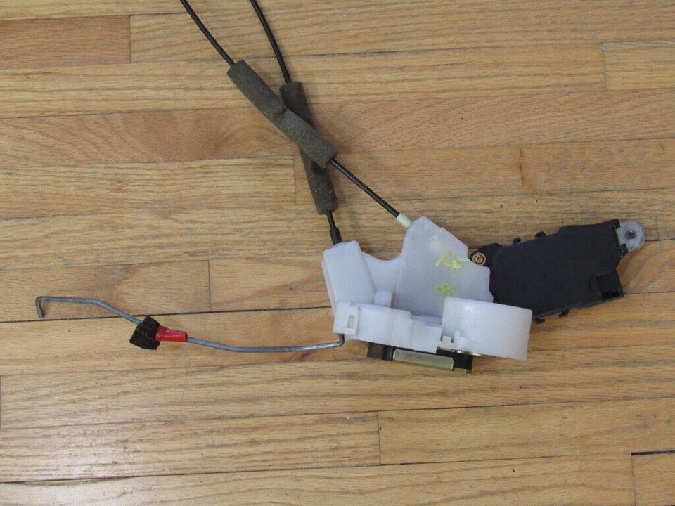 Subaru B9 Tribeca 2006 2007 actuador de bloqueo de pestillo de puerta lateral del pasajero delantero OEM Foto 3 de 4