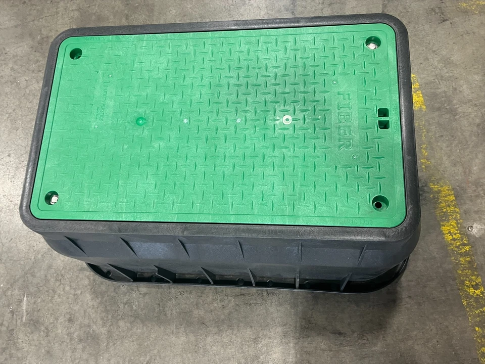 17x30x18 HDPE Plastic Pedestrian Rated Hand Holes w/Blank Lid, 1 Unit - Image 4 of 4