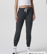 Vuori Women s Performance Jogger in Gray Size Medium