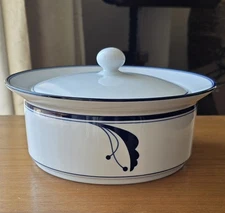 DANSK FLORA BAYBERRY BLUE AND WHITE ROUND COVERED CASSEROLE DISH FREE SHIPPING