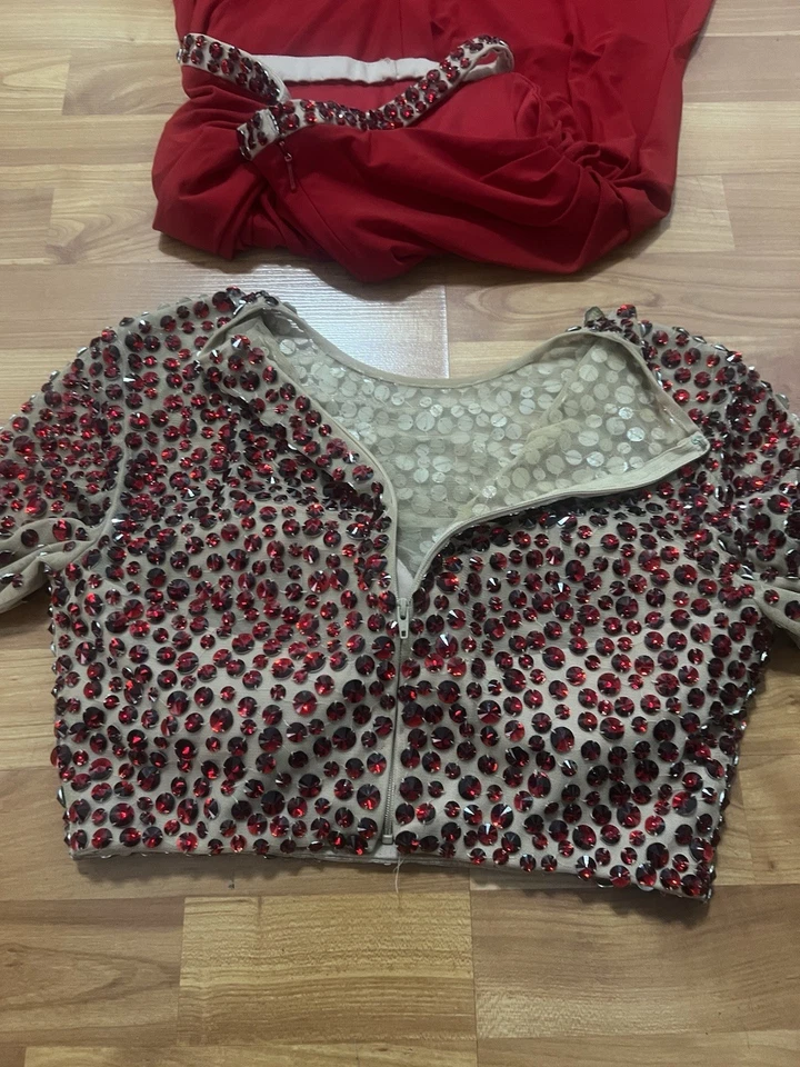 Vestido formal Sherri Hill rojo con cuentas halter espalda estilo corsé graduación talla 4 Foto 2 de 4