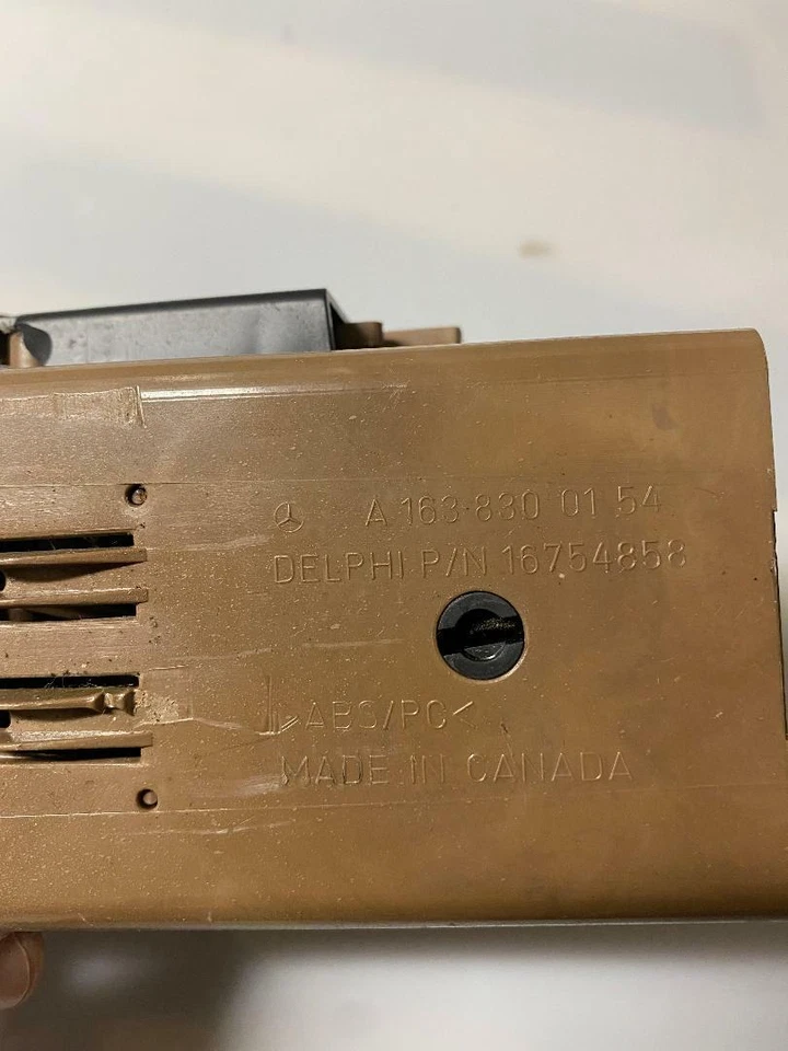 98-03 MERCEDES BENZ ML VENTILACIÓN DE AIRE P/N A1638300154 ML320 PIEZA ORIGINAL OEM BRONCEADA W163 Foto 3 de 4