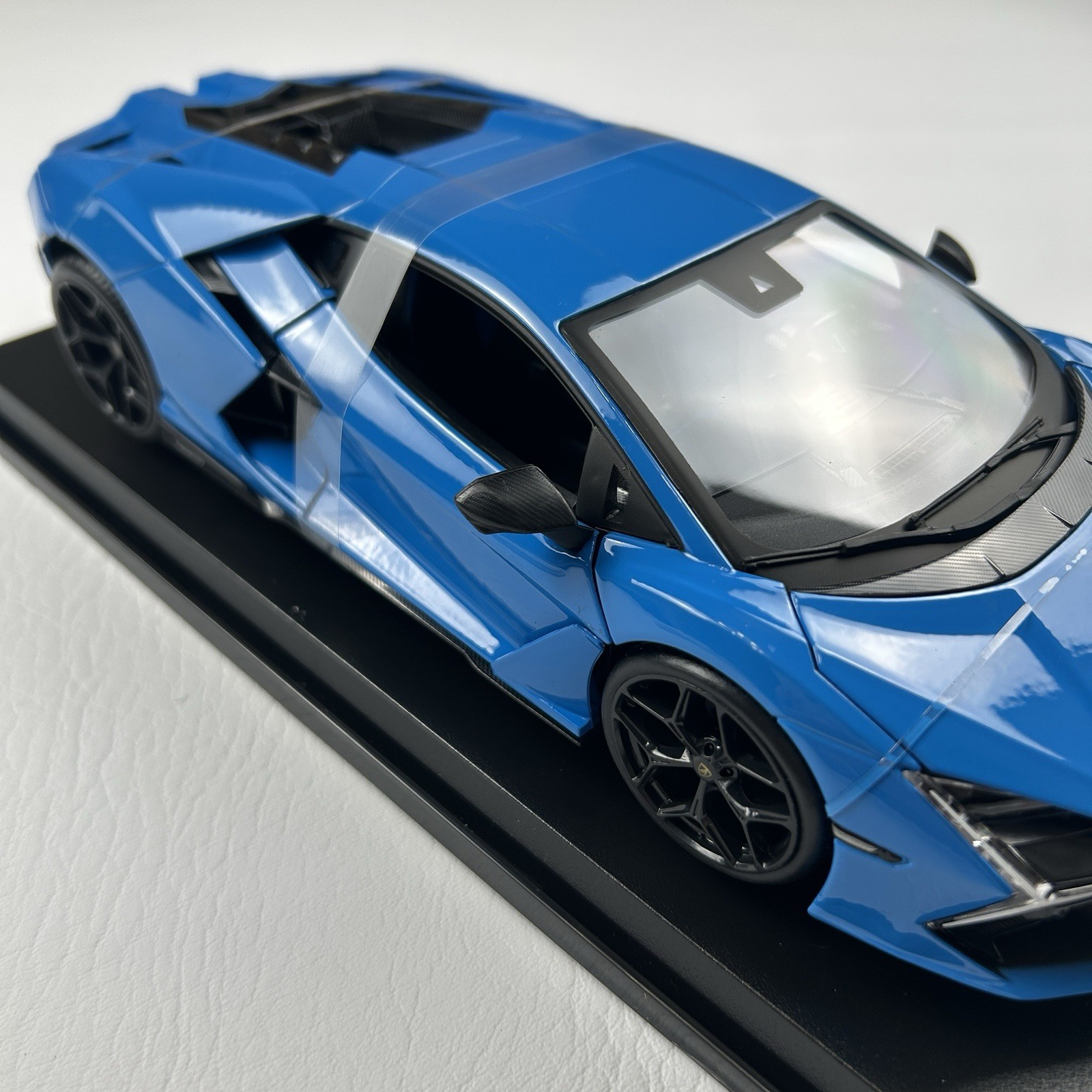 Lamborghini Revuelto Blue 1:18 Diecast Model Car Maisto Special Edition ...