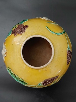 王炳荣瓷雕一路连升罐Pair 19th C Chinese Wang Bingrong Susancai