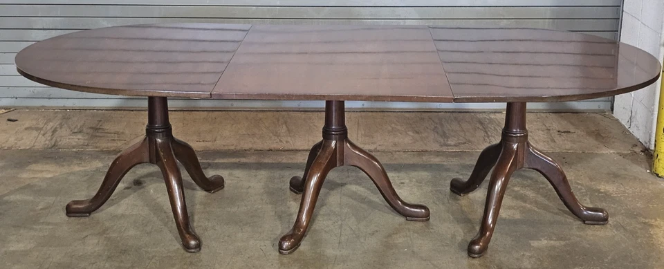 Mesa de comedor Kittinger Williamsburg caoba de tres pedestales CW 66 65 Foto 2 de 4