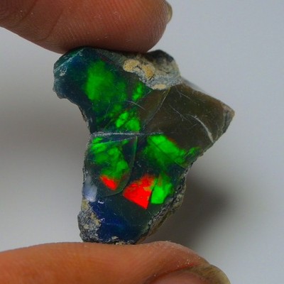 Schwarzer Opal in Schmuckqualität grob 12,70 kt natürlicher äthiopischer Welo...