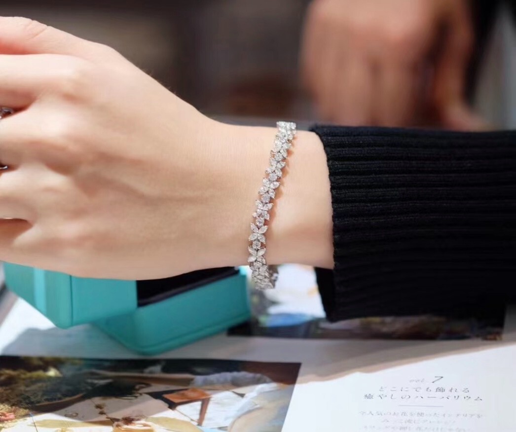 TIFFANY&Co leaf diamond bracelet NEW With Box Size 17
