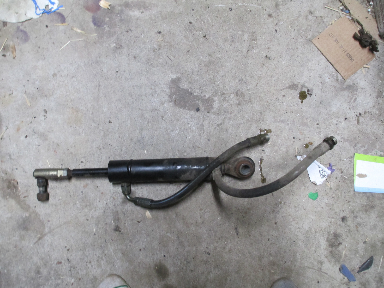 John Deere 335 345 Power Steering Cylinder AM118835 V4-4 AHC18367  