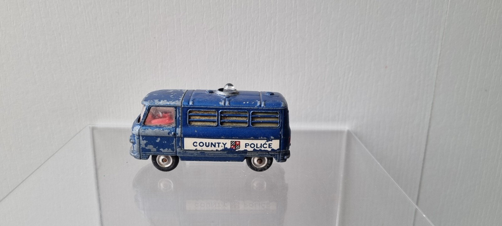 Corgi 464, Commer Police van - Free Price Guide & Review